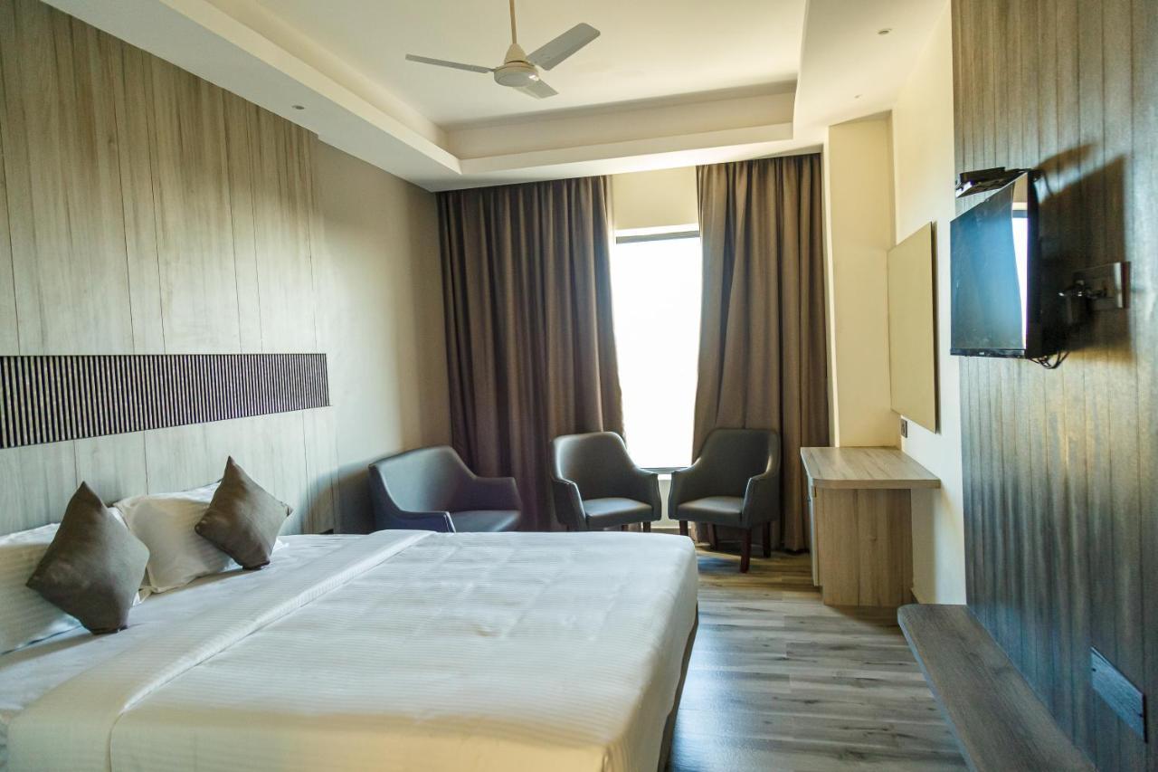 Hotel Galore Inn 迈索尔 外观 照片